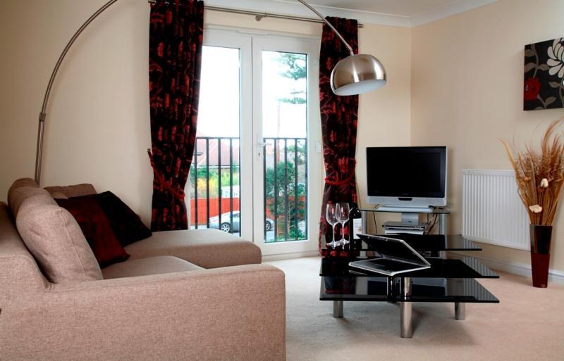 Basingstoke Apartments - Westlands House, City Centre, Home-From-Home Exterior photo