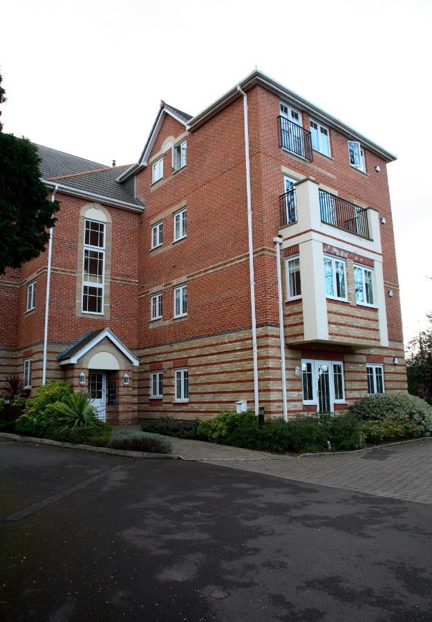 Basingstoke Apartments - Westlands House, City Centre, Home-From-Home Exterior photo