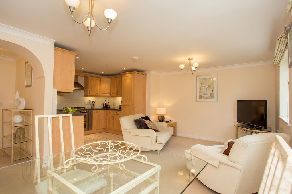 Basingstoke Apartments - Westlands House, City Centre, Home-From-Home Exterior photo