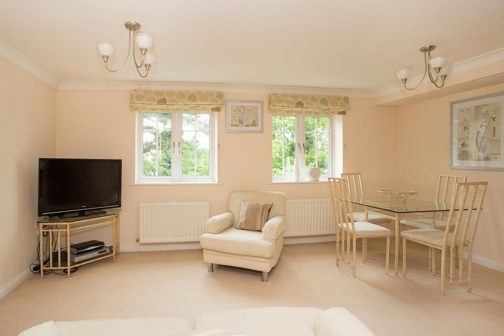 Basingstoke Apartments - Westlands House, City Centre, Home-From-Home Exterior photo